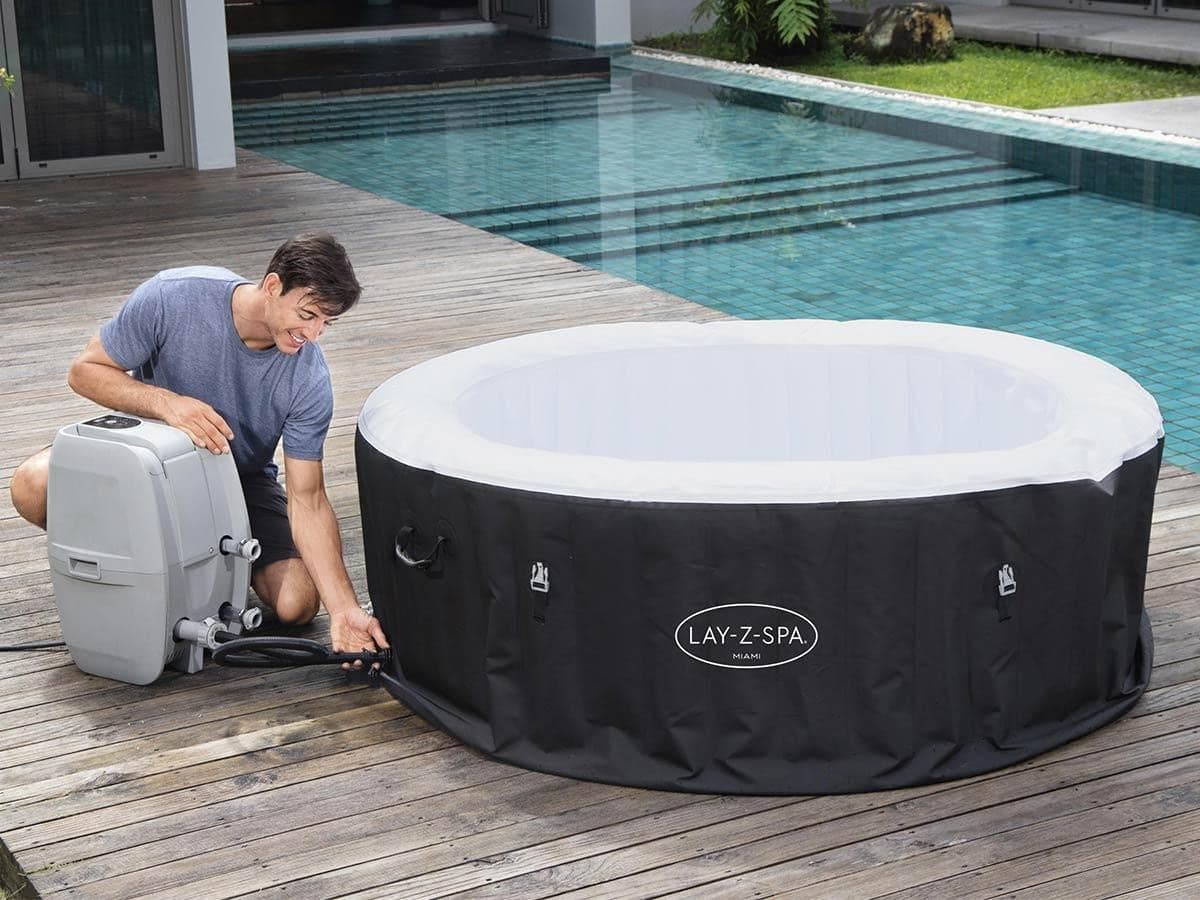 Installation d'un spa KINGSPA par un membre de l'équipe